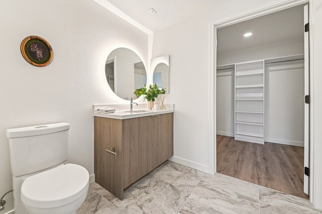 Building Photo - Somi