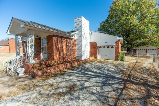 Building Photo - 1201 N 154th E Ave