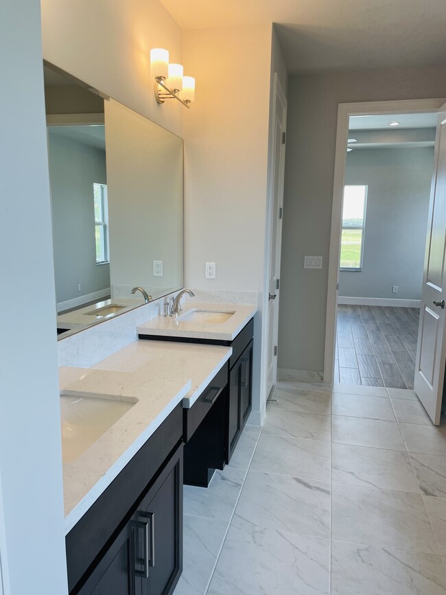 master bathroom - 12407 Nautilus Cir