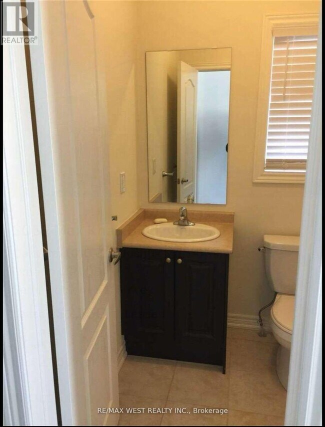 Photo du bâtiment - 3052 Max Khan Blvd