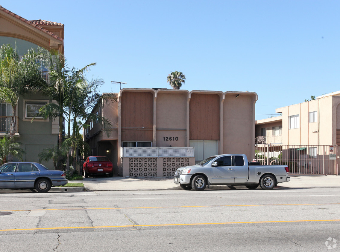 Primary Photo - 12610 Burbank Blvd