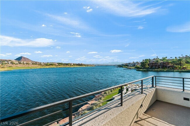 Foto del edificio - 66 Lakefront Dr