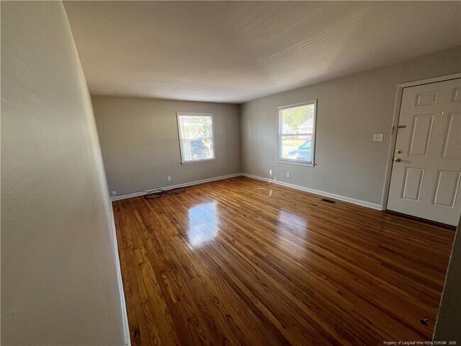 Foto del edificio - 1110 E 11th St