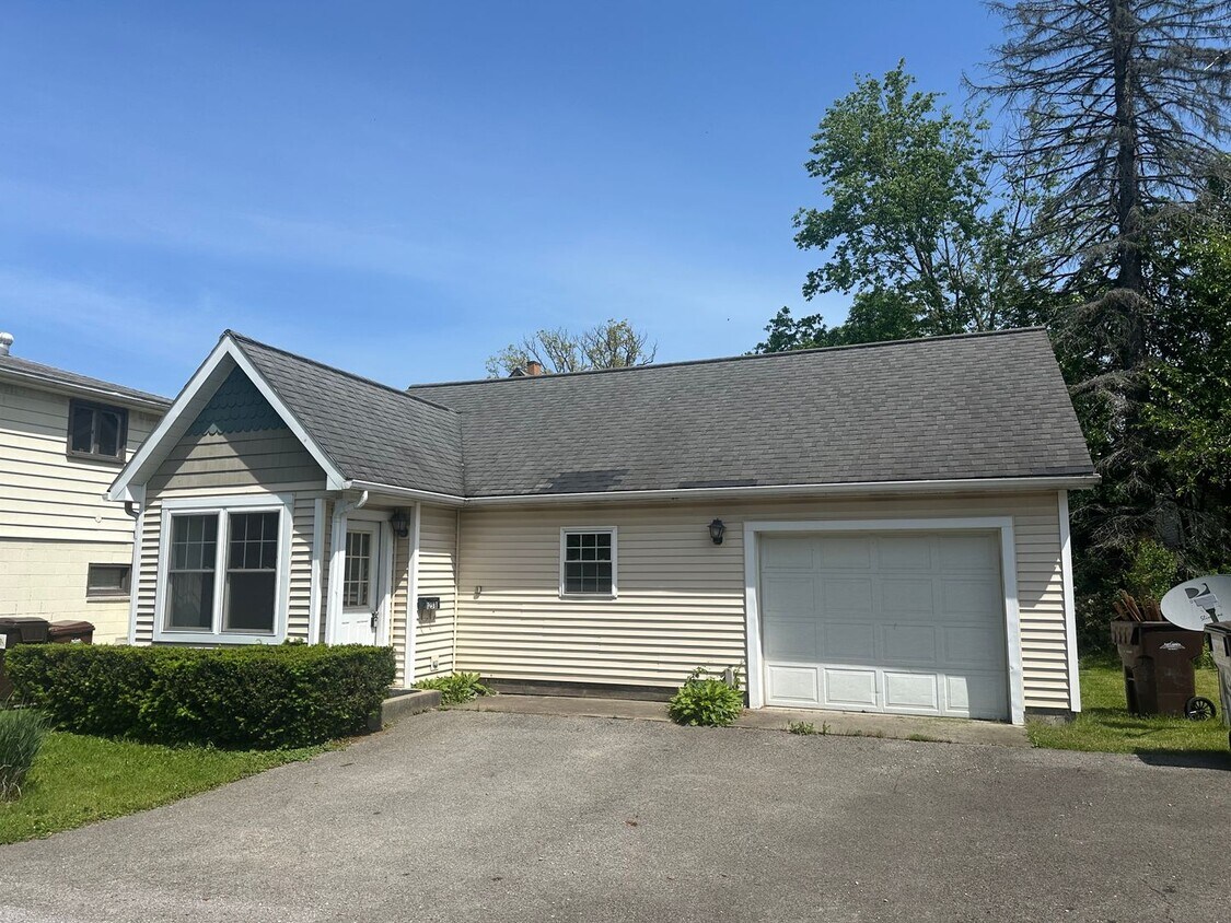 Primary Photo - Small Single Family Home With Attached Garage