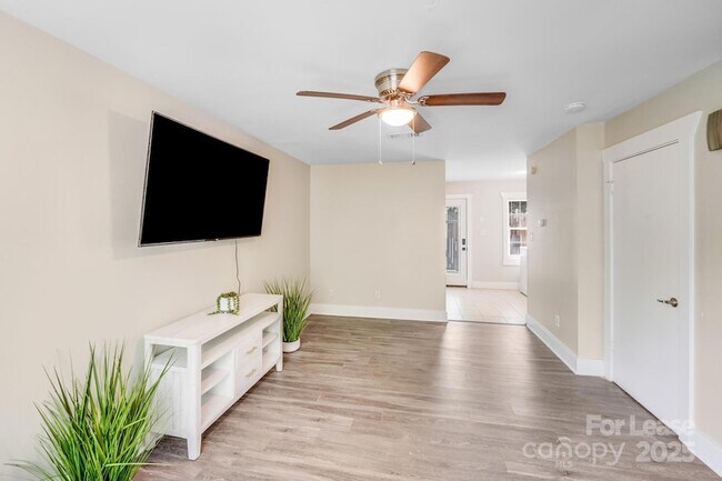 Foto del edificio - 638 Chipley Ave