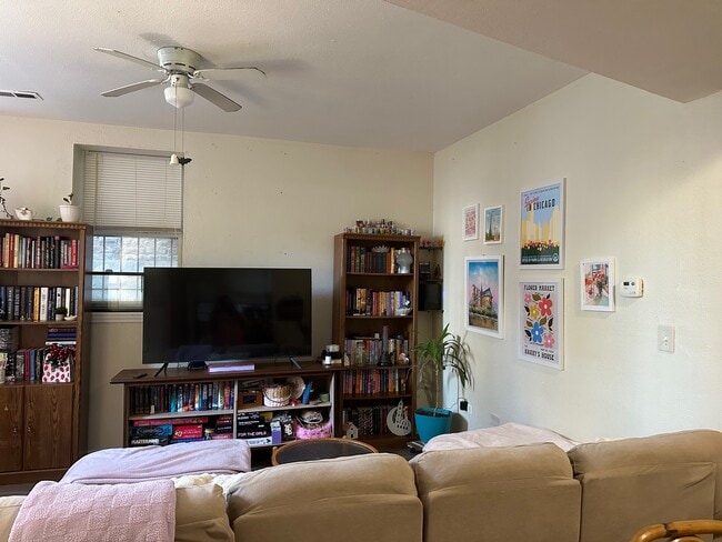 Photo - 1436 N Maplewood Ave Apartment