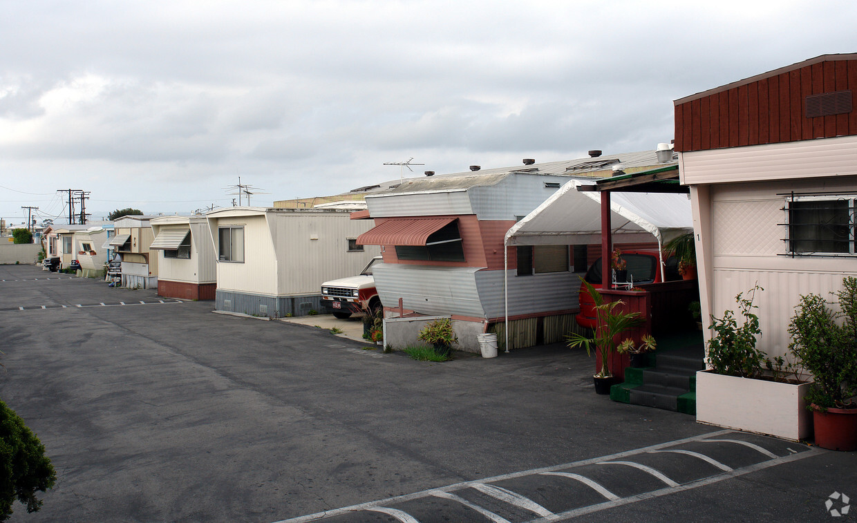 Building Photo - Los Flamingo's Lodge (prior)
