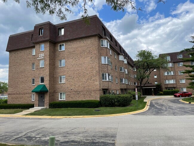 Building Photo - 220 S Roselle Rd