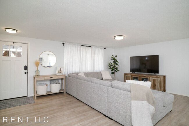 Building Photo - 4 br, 2 bath House - 52 East 125 South