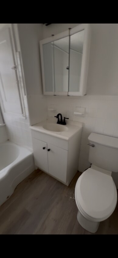 Building Photo - 874 Ravine Dr