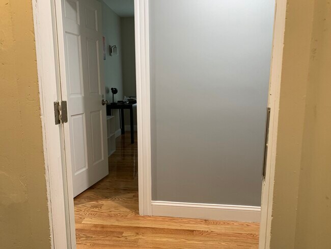 Building Photo - 148 Hillside St