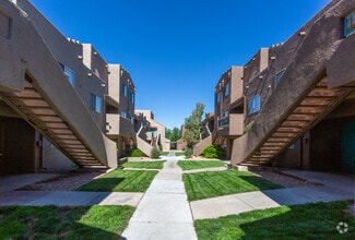 Building Photo - Las Kivas
