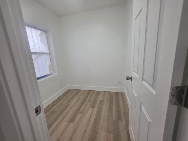 Building Photo - 5900 NE 1st Ave