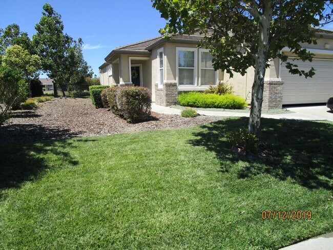Foto del edificio - 451 Edgewood Dr