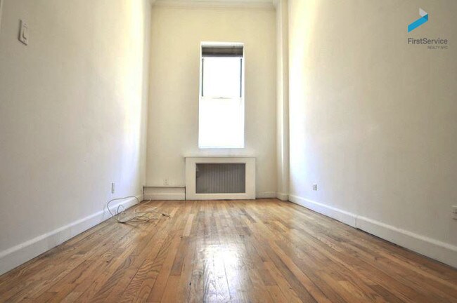 Foto del edificio - 301 E 12th St