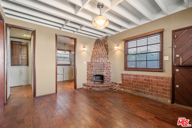 Building Photo - 6871 Pacific View Dr