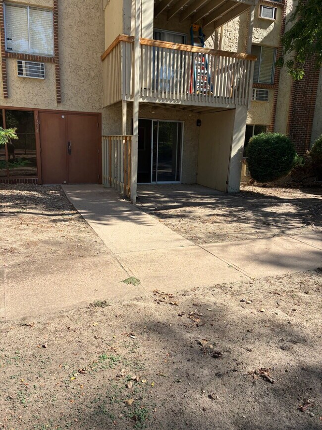 Building Photo - ONE MONTH OFF MOVE IN INCENTIVE FOR SEPTEMBER! Updated 1 Bedroom 1 Bathroom on Ground Floor - Wal...