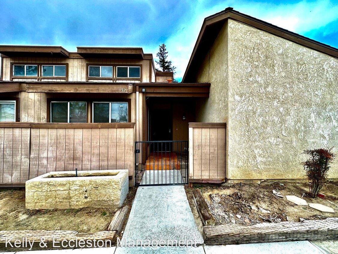 Primary Photo - 2 br, 1 bath House - 5401 Dunsmuir Road #32