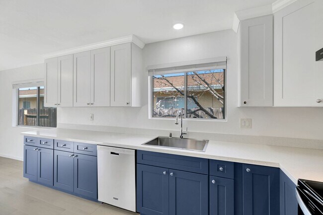 Foto del edificio - Renovated Duplex in the Heart of Silicon Valley!