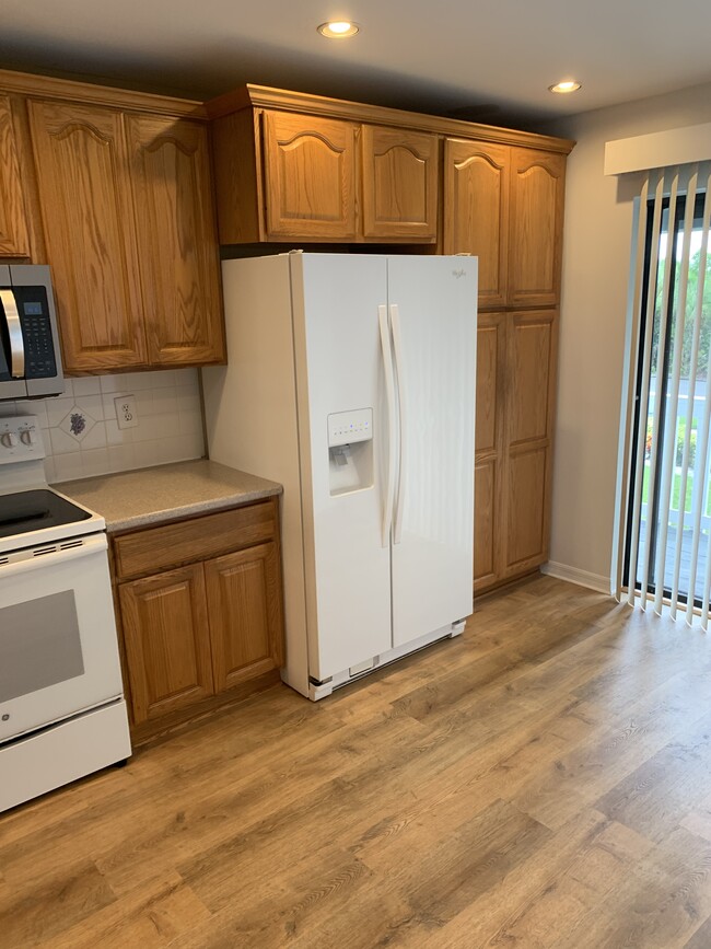 Newer appliances - 10309 Waterbird Way