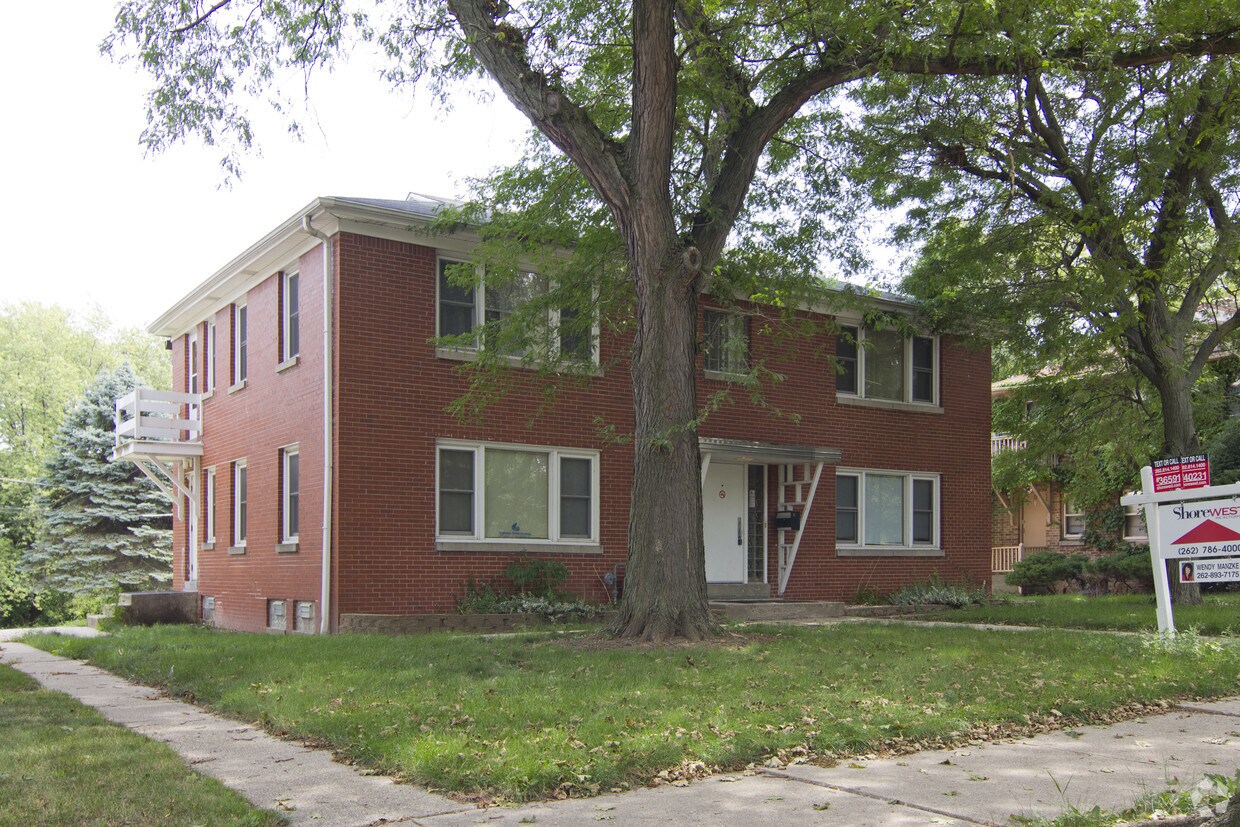 33103320 N Dousman St, Milwaukee, WI 53212 33103320 N Dousman St