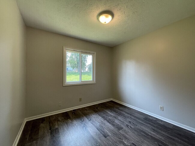 Foto del edificio - 7508 Elm Dr