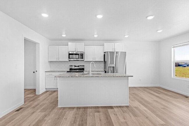 Foto del edificio - Nearly NEW home in Willard!