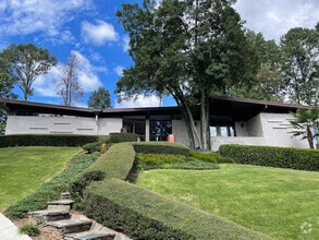 Building Photo - 360 Elden Dr NE