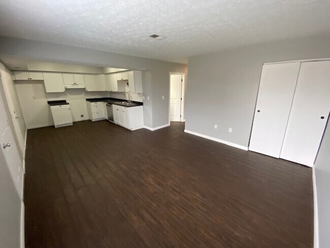 Building Photo - 2723 Charles Dr