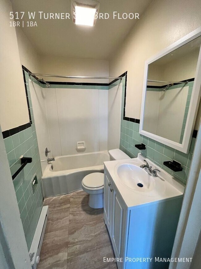 Building Photo - 3rd Floor-1 Bedroom/ 1 Bathroom Apartment ...