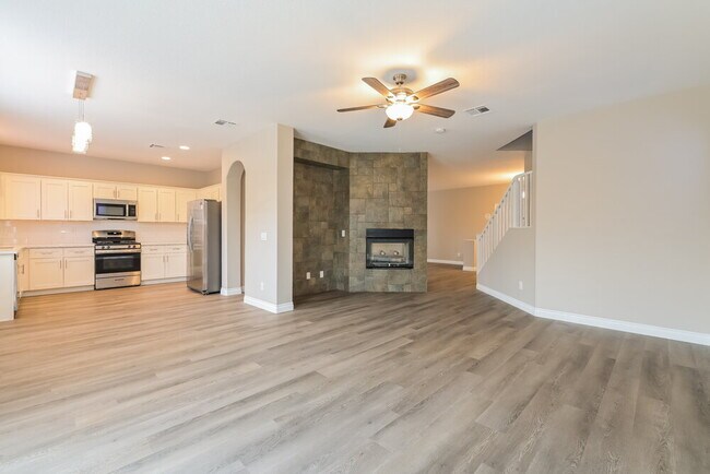 Building Photo - 4048 Villeroy Ave