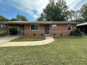Building Photo - 12 Wellford Dr