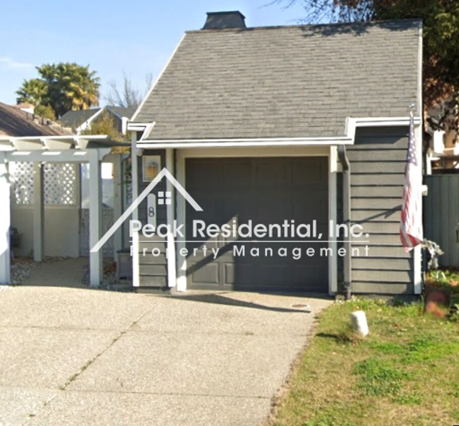 Primary Photo - Cute 2 bd/2 ba Natomas Halfplex With Pool!