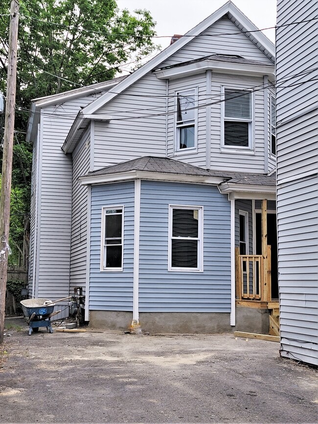 Building Photo - 17 Cheever St