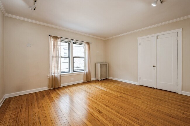 Foto del edificio - 2326 N Lincoln Park W