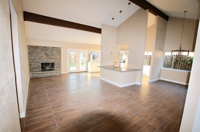 Photo - 3015 Quail Valley E Dr Apartment