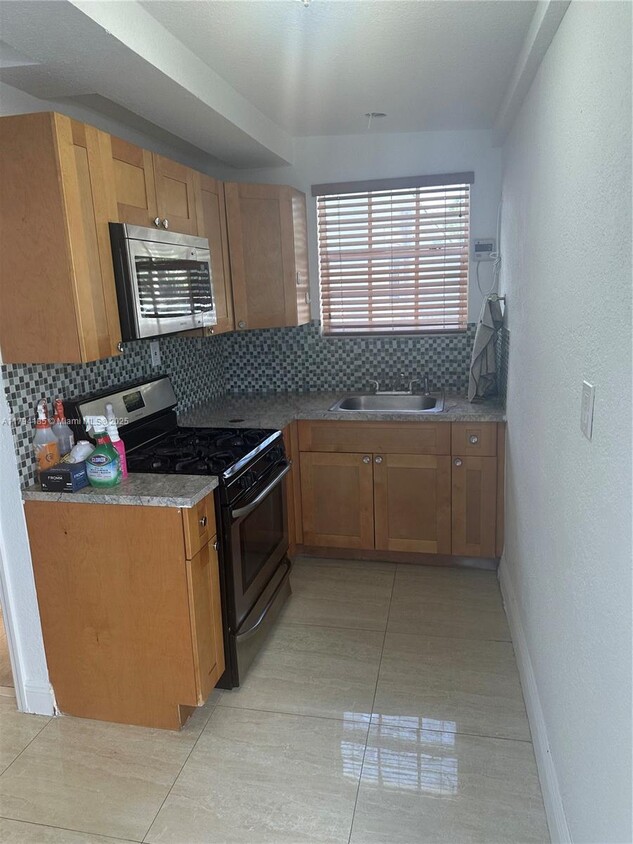 Foto principal - 2250 NW 103rd St