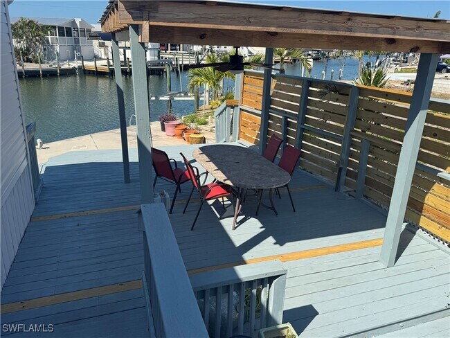 Foto del edificio - 3813 Dewberry Ln