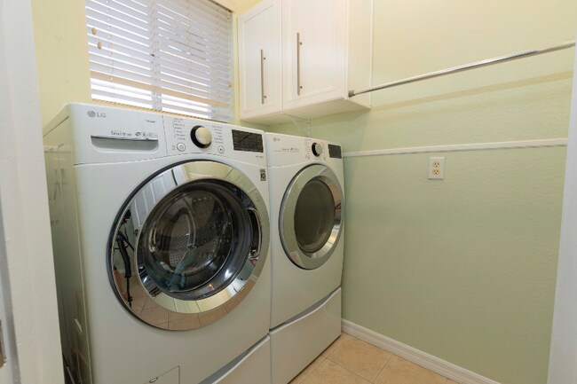 Foto del edificio - 3325 Antica St