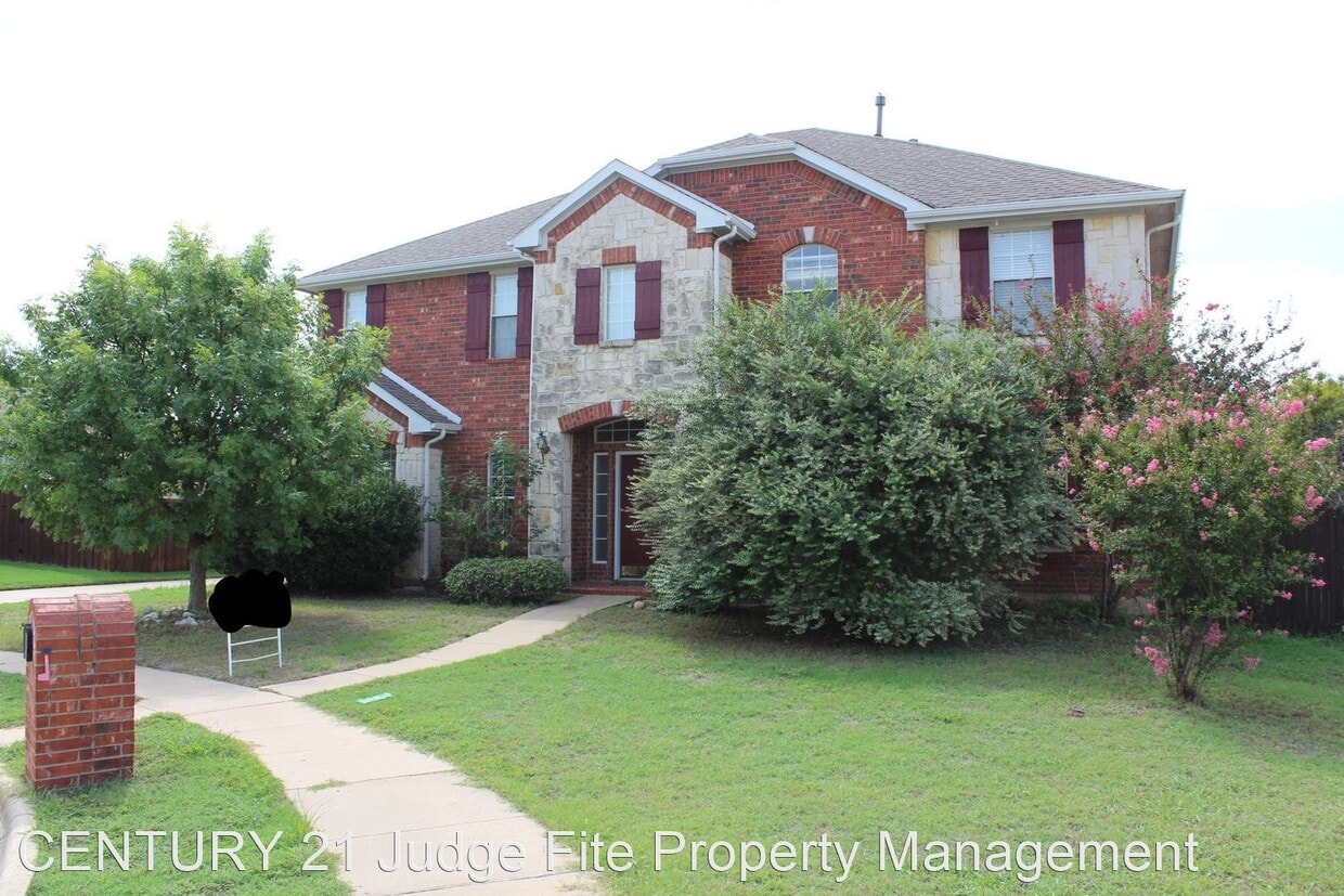 5 br, 3 bath House 1433 McKenzie Court