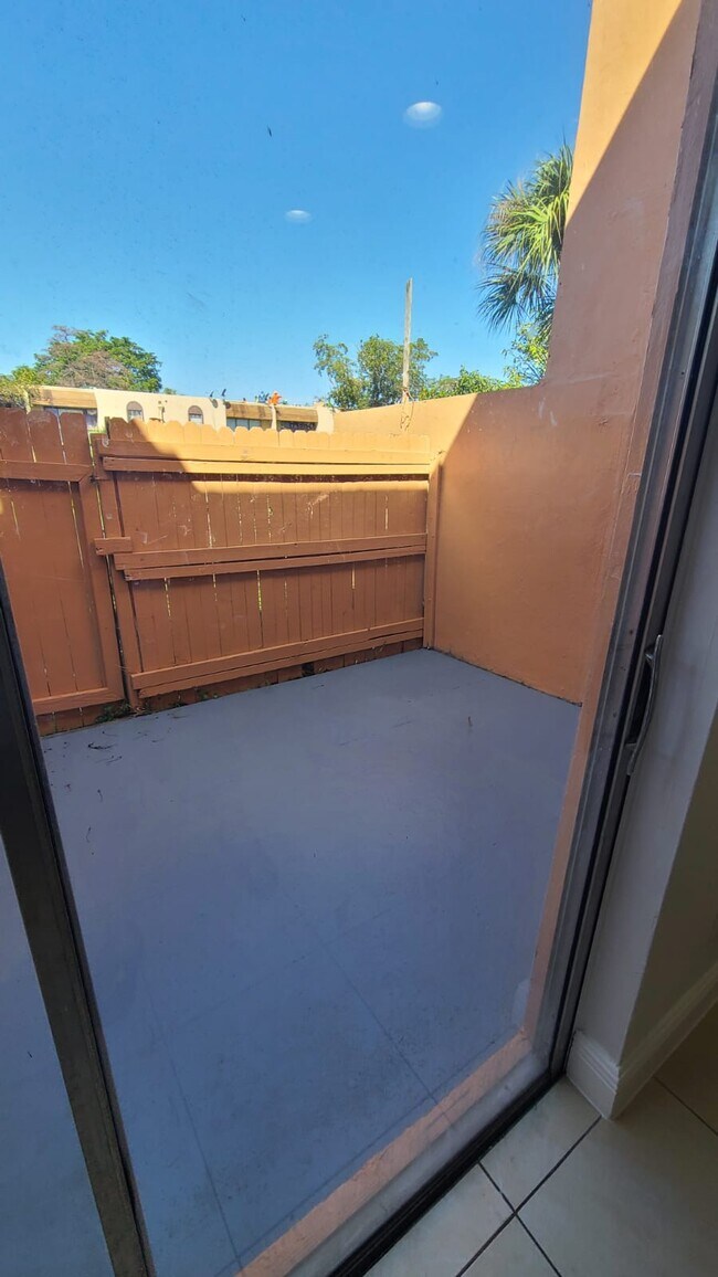 Foto del edificio - 4157 NW 19th St