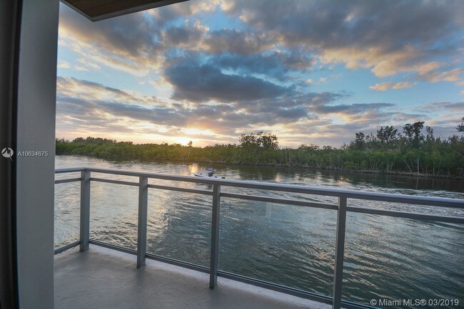 Foto del edificio - 5900 N Ocean Dr