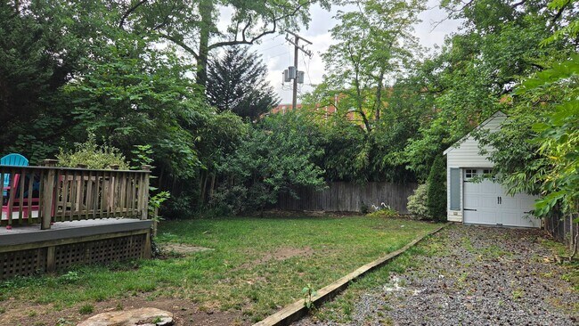 Building Photo - Charming Home in Del Ray