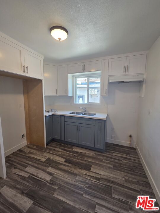 Foto del edificio - 817 W 101st St