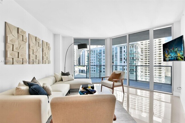 Foto del edificio - 1300 Brickell Bay Dr