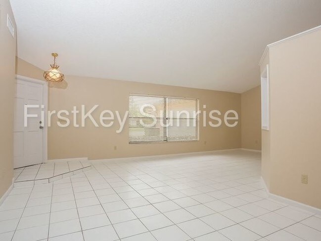 Building Photo - 974 Cosmos Ct