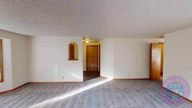 Building Photo - Summerlake Park - Prime Tigard Location, S...