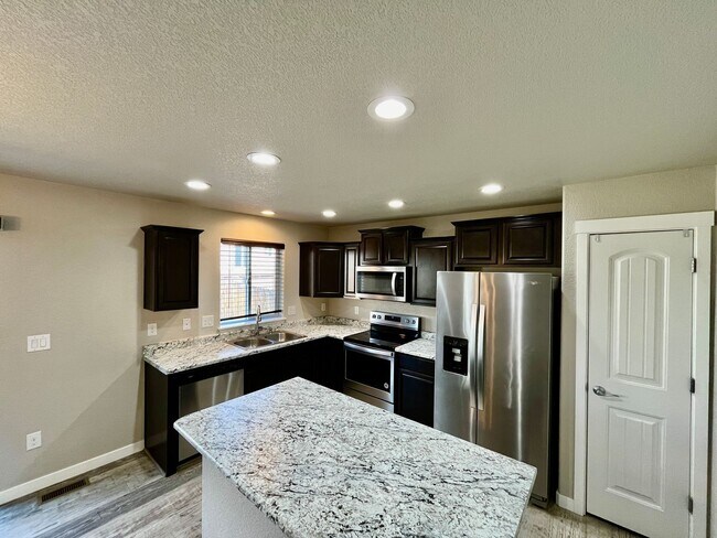 Foto del edificio - Beautiful 3 Bedroom Home in Lorson Ranch!