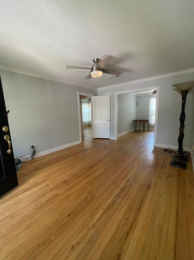 Foto del edificio - Beautifully updated 1948 Cottage with easy...