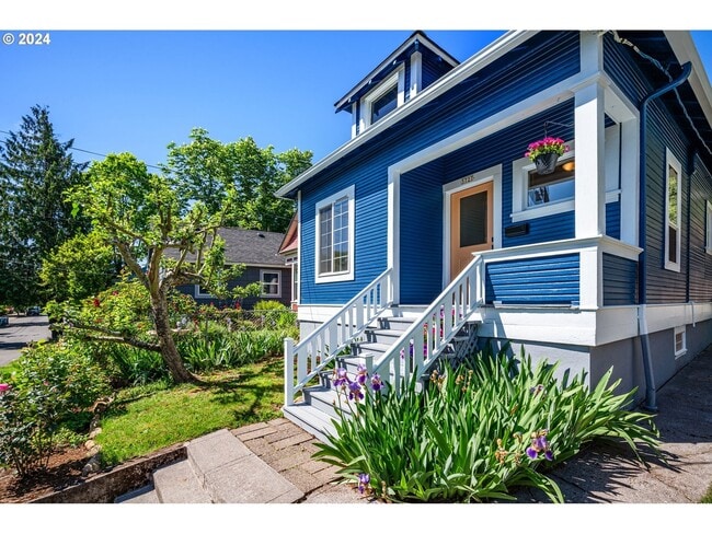 Building Photo - 3727 NE 10th Ave